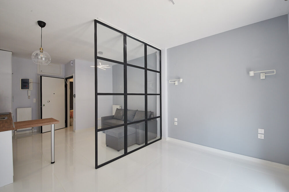 Ανακαίνιση και διαχωρσιμός , δαπεδο απο γυαλιστερο πλακακι κράμα γρανίτη