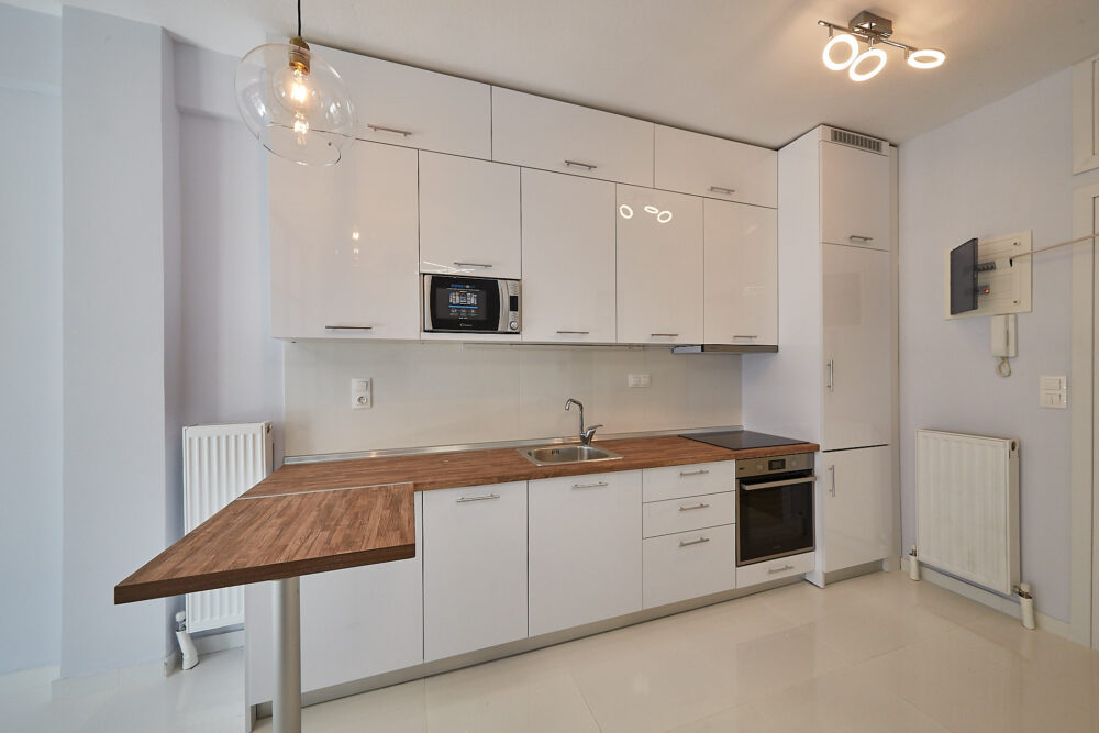 Ανακαίνιση και διαχωρσιμός διαμερίσματος κουζίνα ακριλική