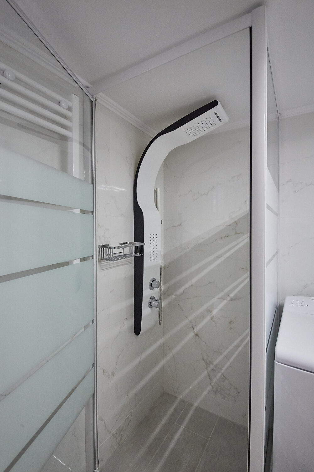 Ανακαίνιση μικρού μπάνιου με στήλη