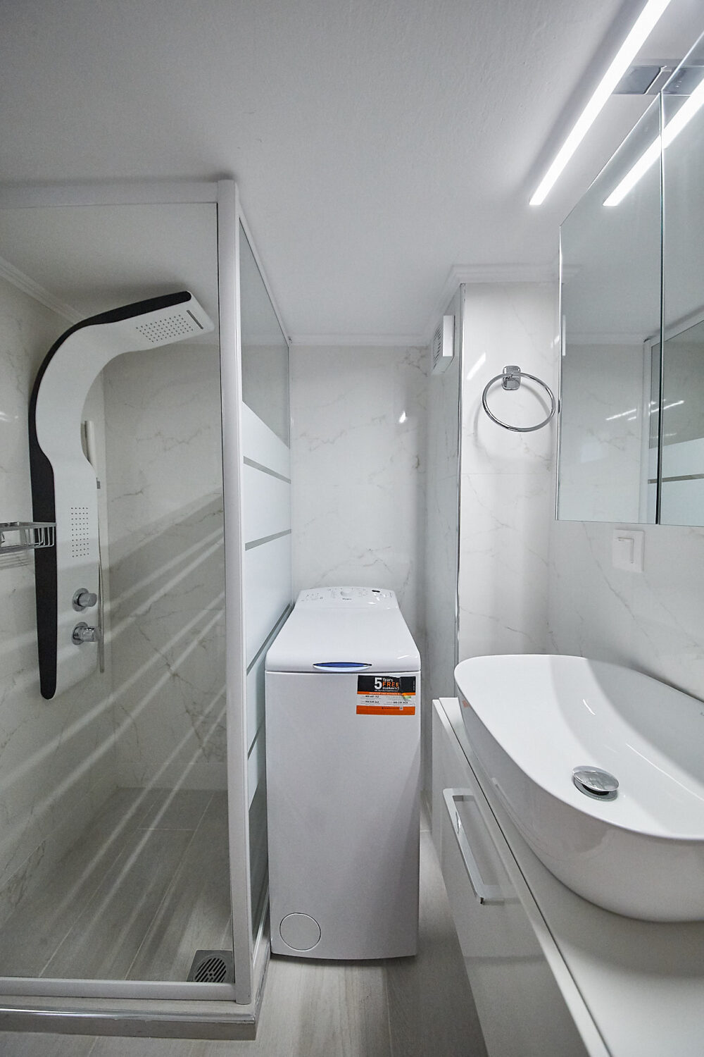 Ανακαίνιση μικρού μπάνιου με καμπίνα