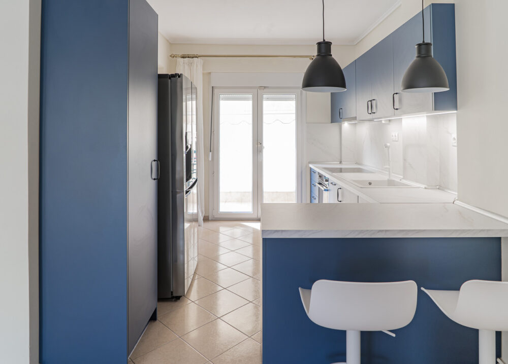 Ανακαίνιση κουζίνας με τροφοθήκη