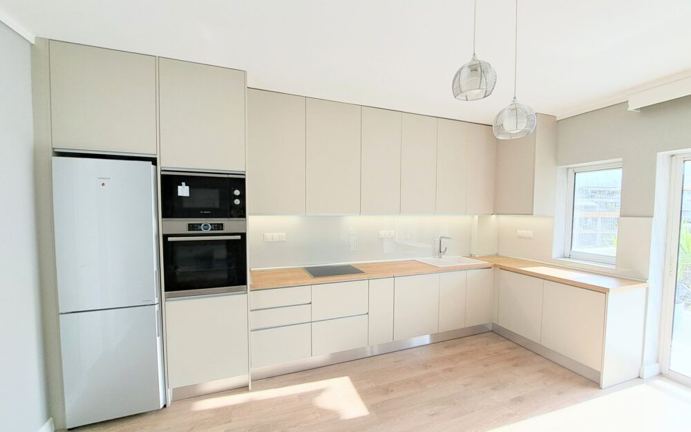 Ανακαίνιση διαμερίσματος στην Μαρτίου ,αντικατασταση δαπέδων κουζινας και ανακαίνιση μπάνιων